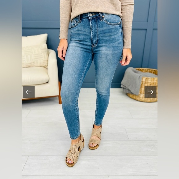 Judy Blue Triple Threat Slim Fit Jeans Sz 3 Item# 9S - Picture 2 of 10